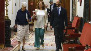 Armengol y el vicepresidente del Congreso llegan a la reunión de la Mesa.