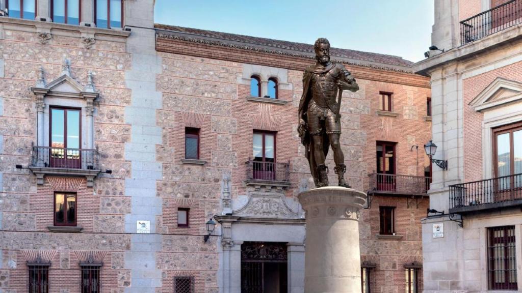 Recreación de cómo quedaría la estatua de Felipe II en la Plaza de la Villa.