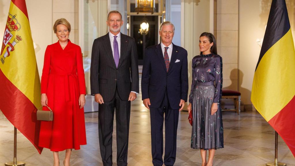 Las dos parejas reales en el palacio de Bruselas.