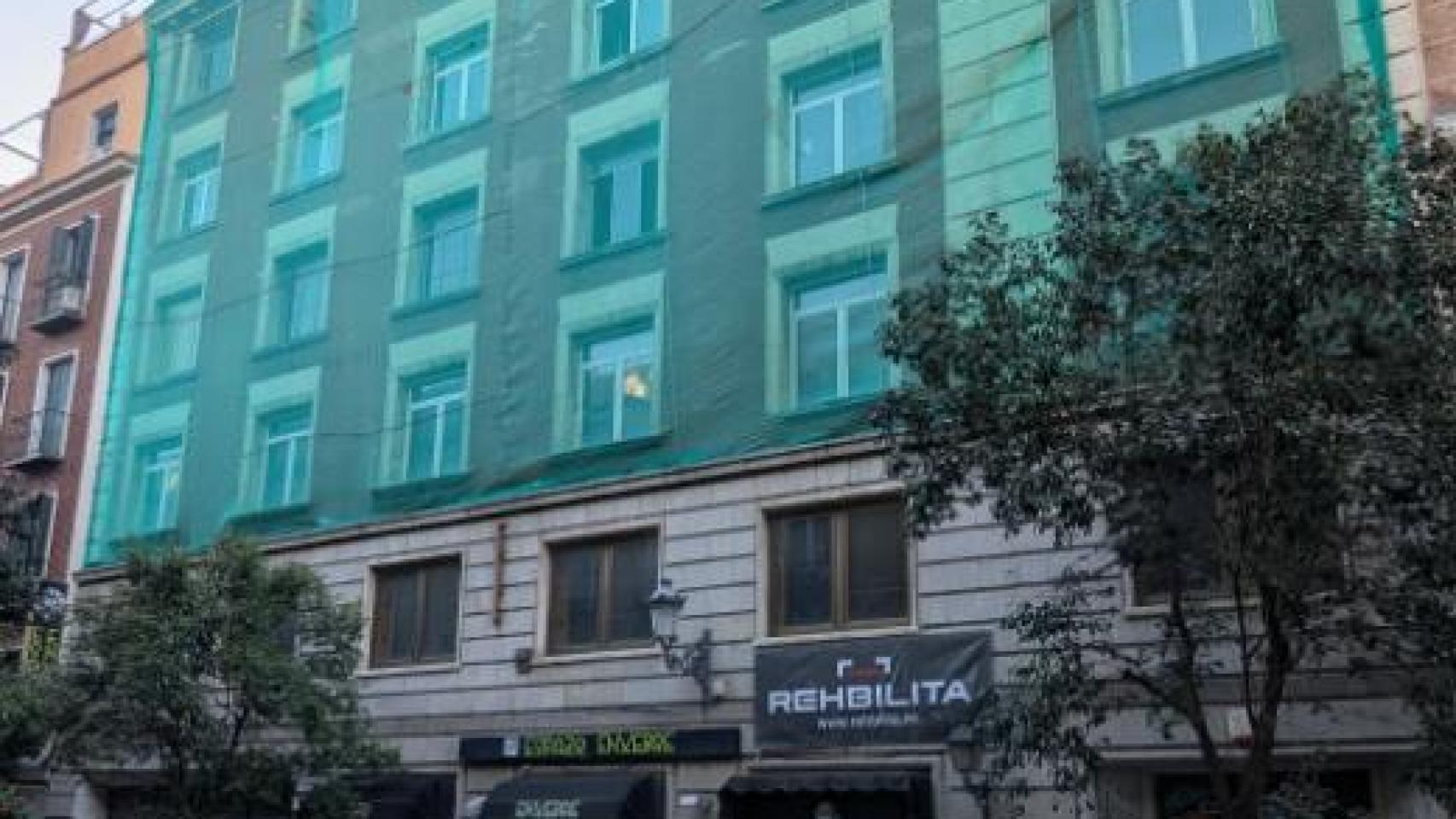 Fachada del edificio derruido en Hileras 4.