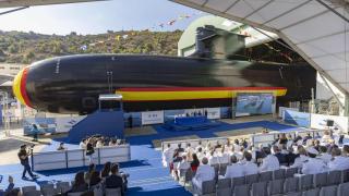 El submarino S-82 Narciso Monturiol durante el acto de puesta a flote