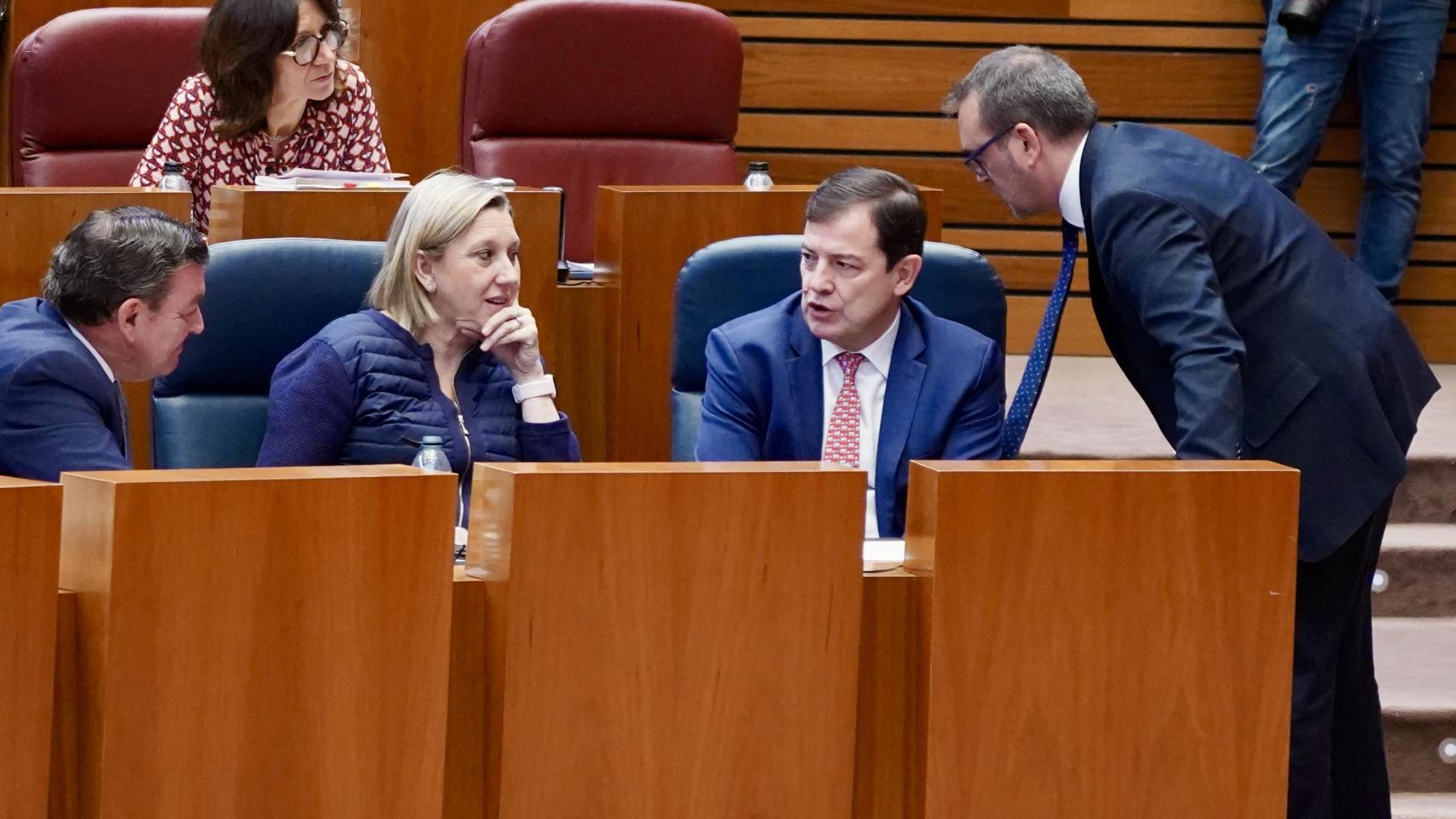 Mañueco junto a Gavilanes, Blanco y González Gago debaten antes de votar