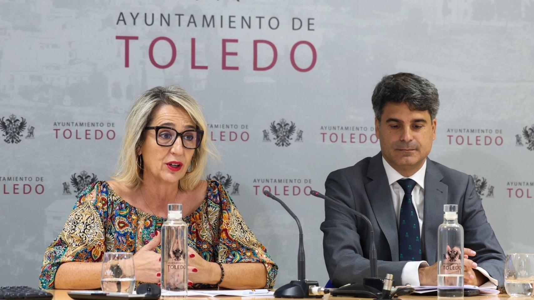 La vicealcaldesa de Toledo, Inés Cañizares, ha acompañado este miércoles a Juanjo Alcalde, portavoz del Ayuntamiento, en la rueda de prensa para informar sobre los acuerdos de la Junta de Gobierno Local.