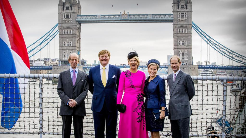Los reyes Guillermo y Máxima de Holanda, con el duque de Kent y los condes de Wessex en Londres durante su visita oficial al Reino Unido, el 24 de octubre de 2018.