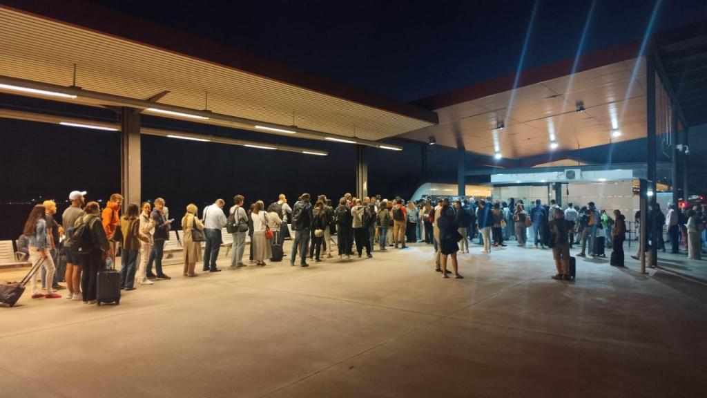 Imagen de las colas en la estación de tren de Toledo a primera hora de este miércoles.