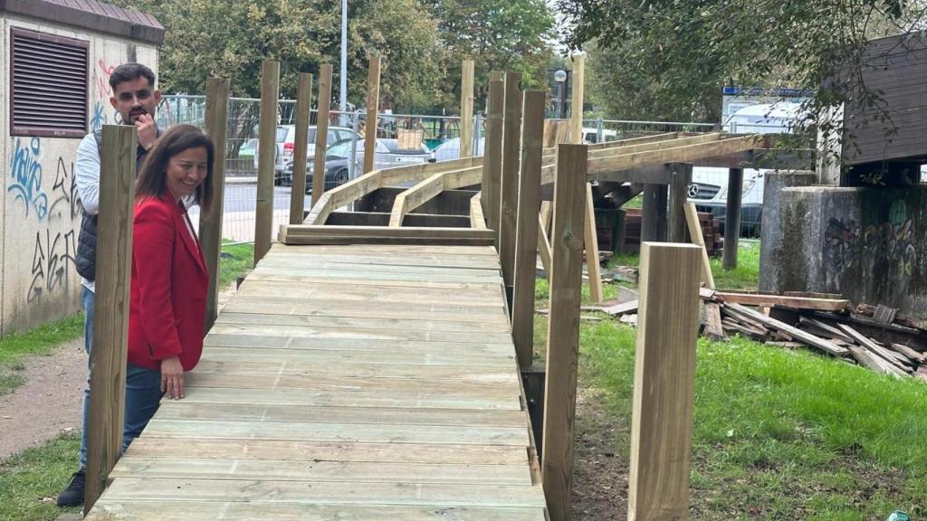 Betanzos (A Coruña) renueva la pasarela peatonal que une As Cascas y el Pasatiempo
