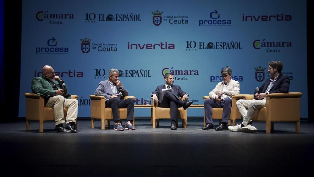 Trujillo, Benavides, Recio, Amores y Gómez-Zorrilla, durante la mesa redonda.