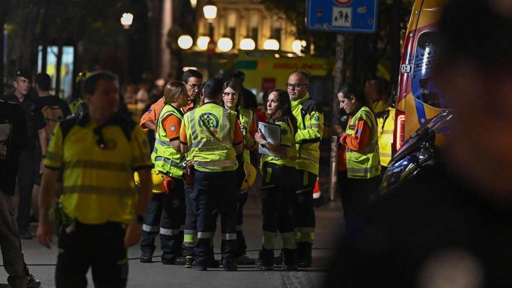 Servicios de emergencias la pasada noche, cuando encontraron el cadáver de Laura R.