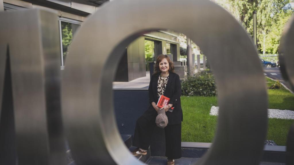 La periodista, en la entrada de EL ESPAÑOL