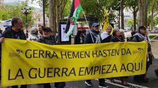 Miembros del colectivo Ongi Etorri Errefuxiatuak durante una movilización.