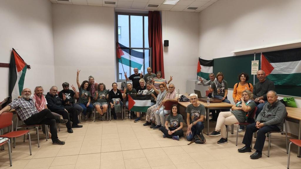 Las personas encerradas en la Facultad de Derecho de la Universidad de Valladolid, este miércoles