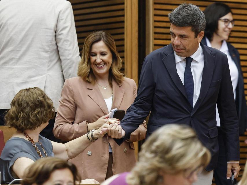 María José Catalá y Carlos Mazón, en Les Corts. Rober Solsona / EP