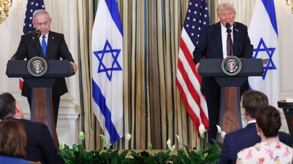 Netanyahu y Trump comparecen ante los medios.