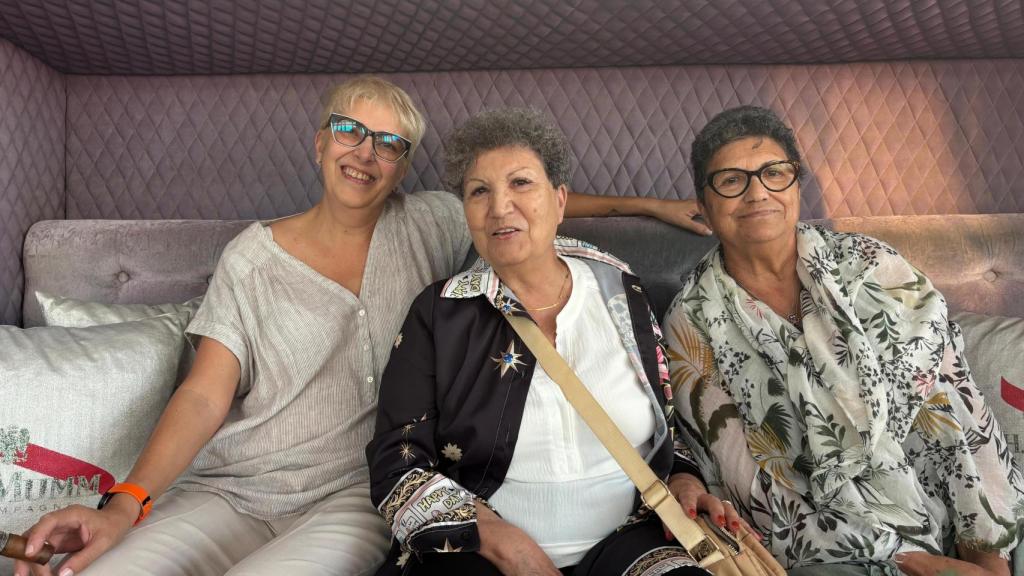 Sonia junto a su madre y su tía, ambas de Castronuño