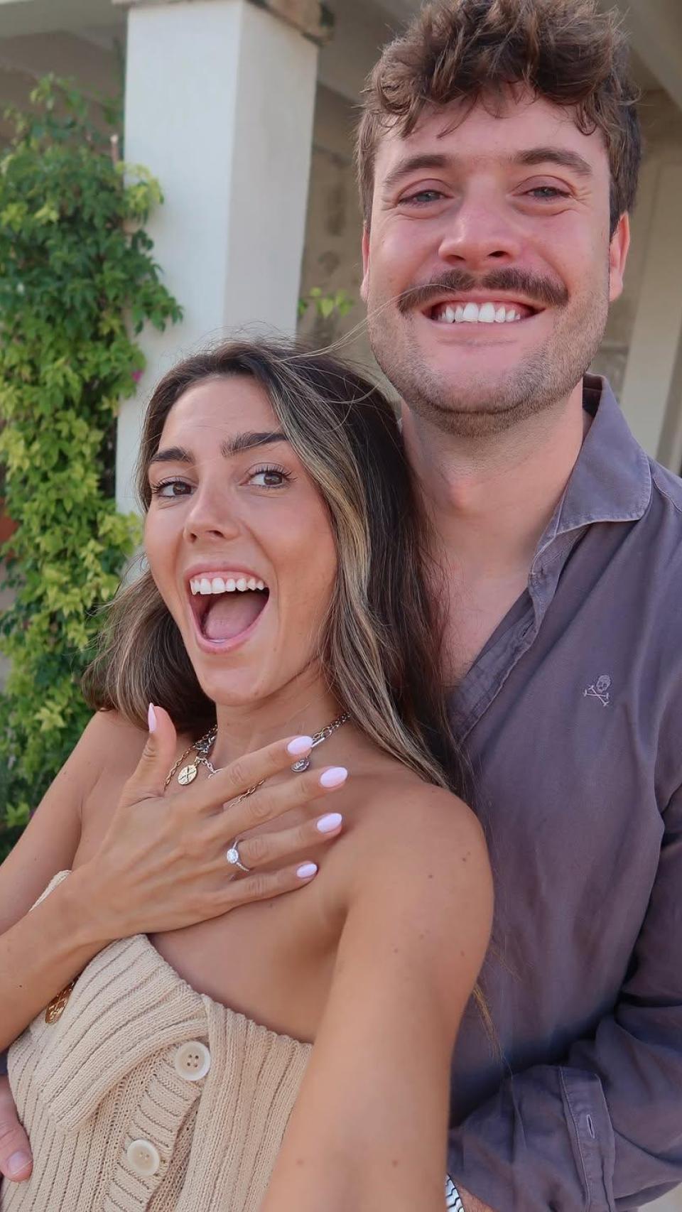 Anna Padilla ha anunciado su compromiso de boda con Mario Cristóbal a través de las redes sociales.