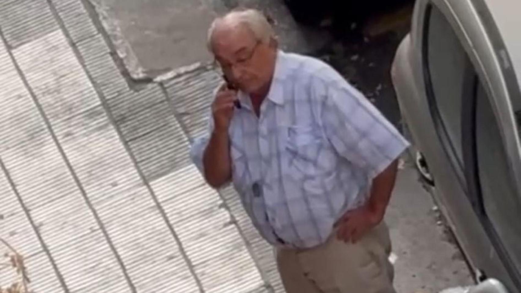 Antonio, este miércoles, llamando al 112 tras tirotear a su yerno, Víctor, miembro de los Mossos d’Esquadra.