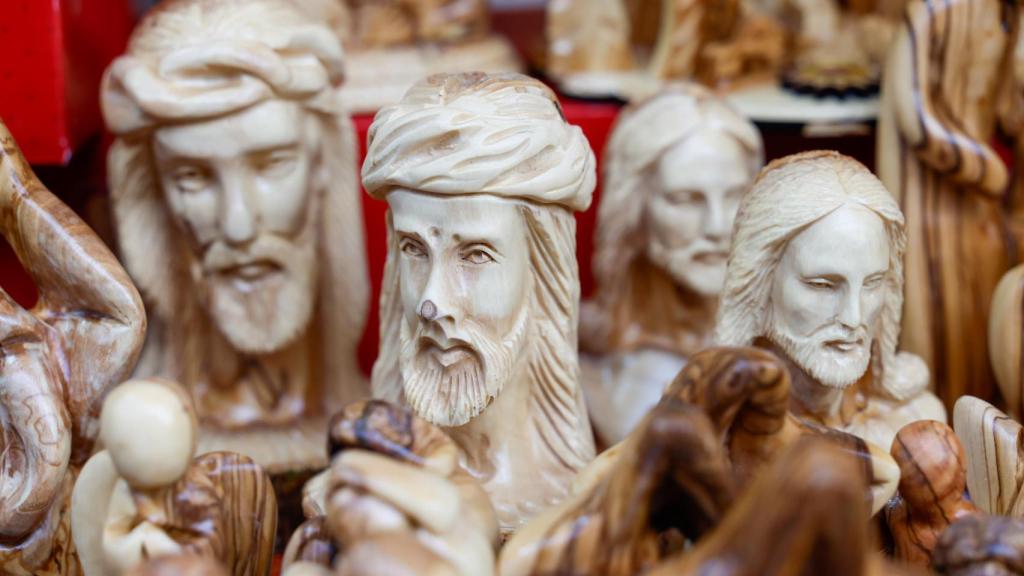 Detalle de alguna de las piezas que se puede encontrar en el puesto en Farcama.