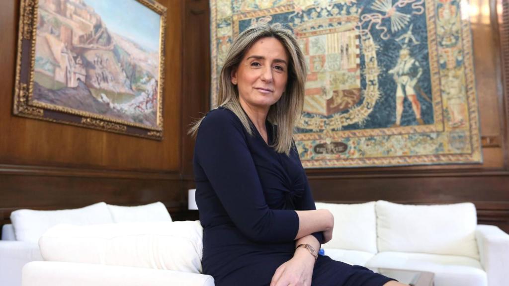 Milagros Tolón en una imagen de archivo en el despacho de Alcaldía durante su etapa como regidora de la capital regional.