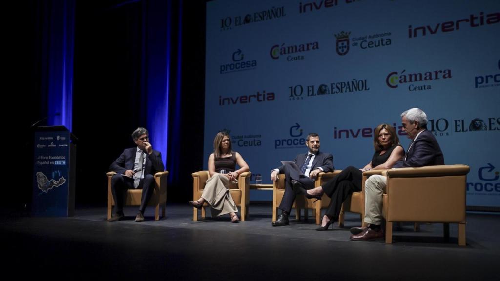 Stéphane Ruiz-Coupeau, director del campus de Málaga de ESSCA School of Management; Miriam Silva, técnica de Renfe y primera mujer comisaria técnica del Dakar; Francisco José Gil Sánchez, director del Sepe en Ceuta y Ana Ramírez, directora de Cumlaude Soluciones de Formación.