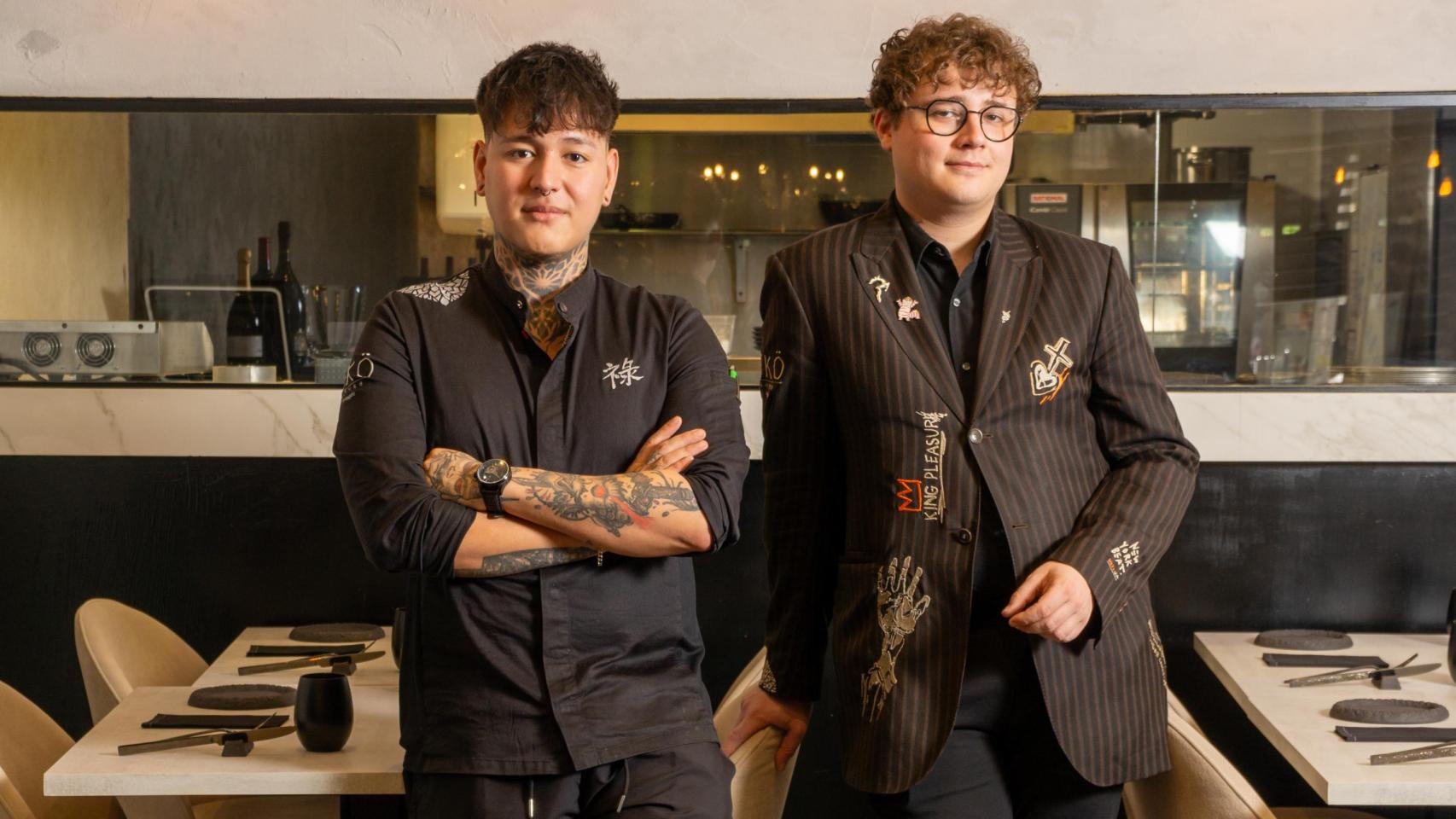 El cocinero Íñigo Uribe Paredes (izq.) y el sumiller Eden Monoyez, en su restaurante Ekö Bistró.