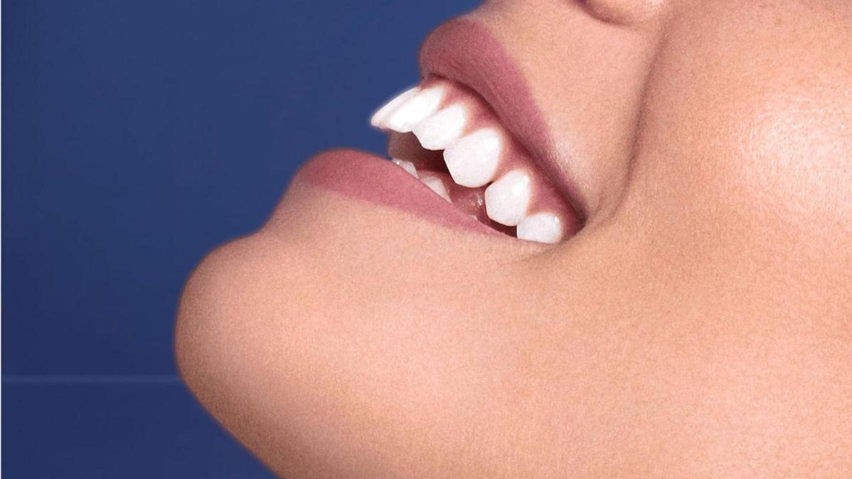 centro de salud Oral-B con cepillo de dientes eléctrico e irrigador