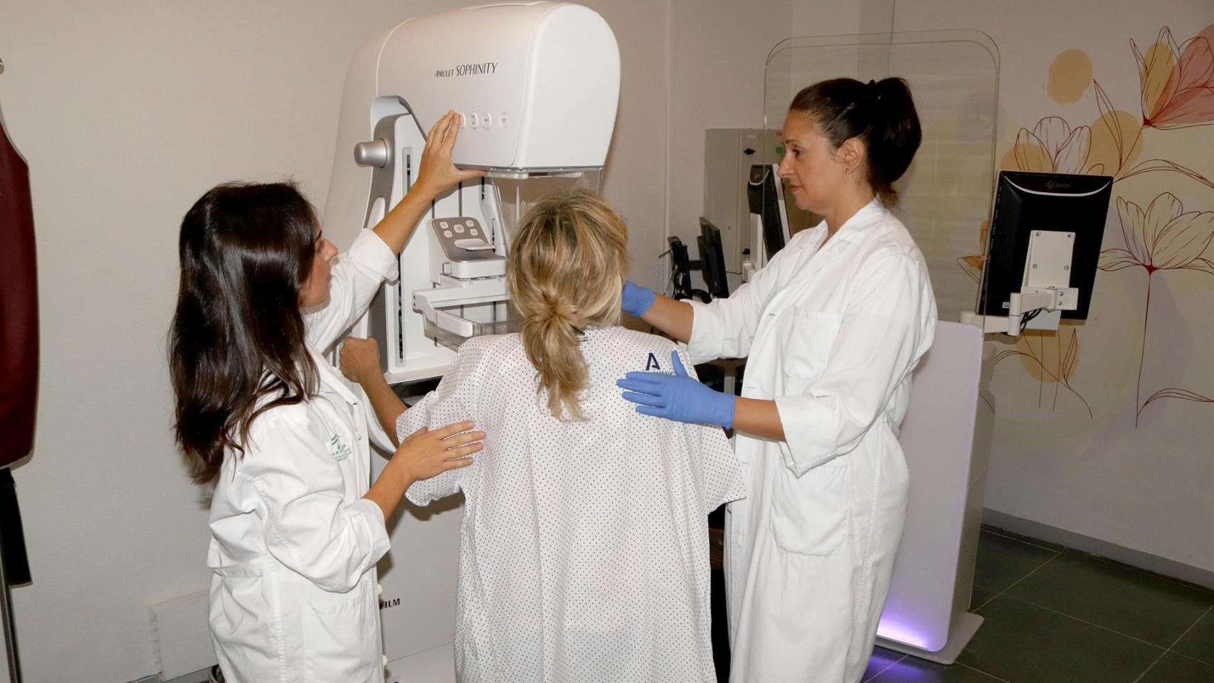 Mamografía a una paciente, imagen de archivo.