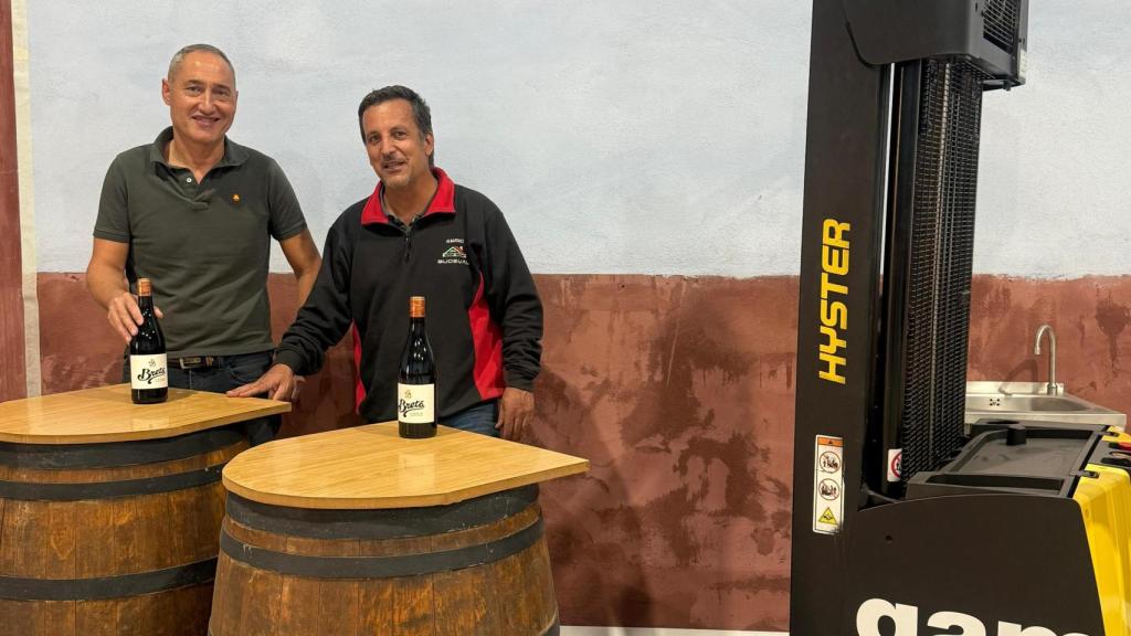 El diputado de Desarrollo Económico, Emilio Fernández, en una visita a una microempresa de Zamora