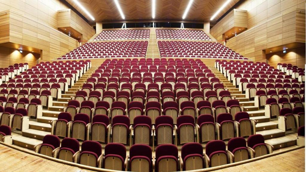 El Palacio de Congresos tiene casi un millar de butacas.