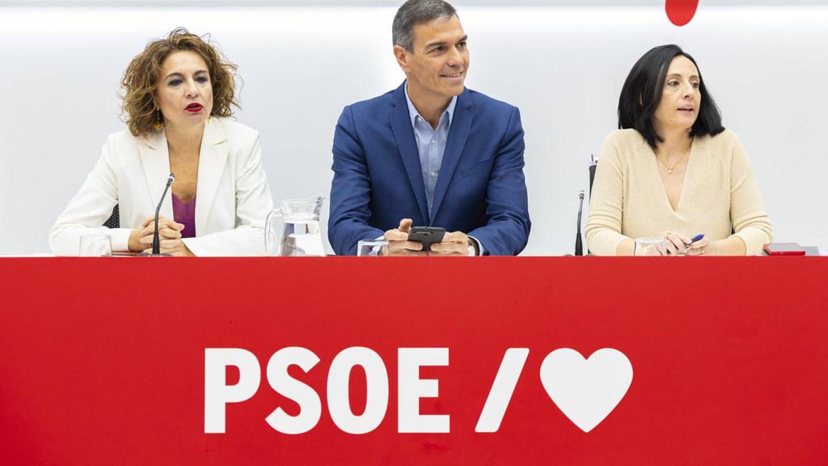 Pedro Sánchez, María Jesús Montero y Rebeca Torró durante la Ejecutiva de este jueves en Ferraz.