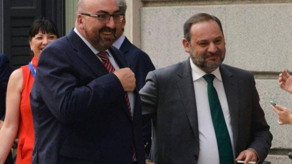 Ábalos y Koldo, en el patio del Congreso, en una imagen de 2021.