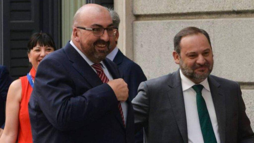 Ábalos y Koldo, en el patio del Congreso, en una imagen de 2021.