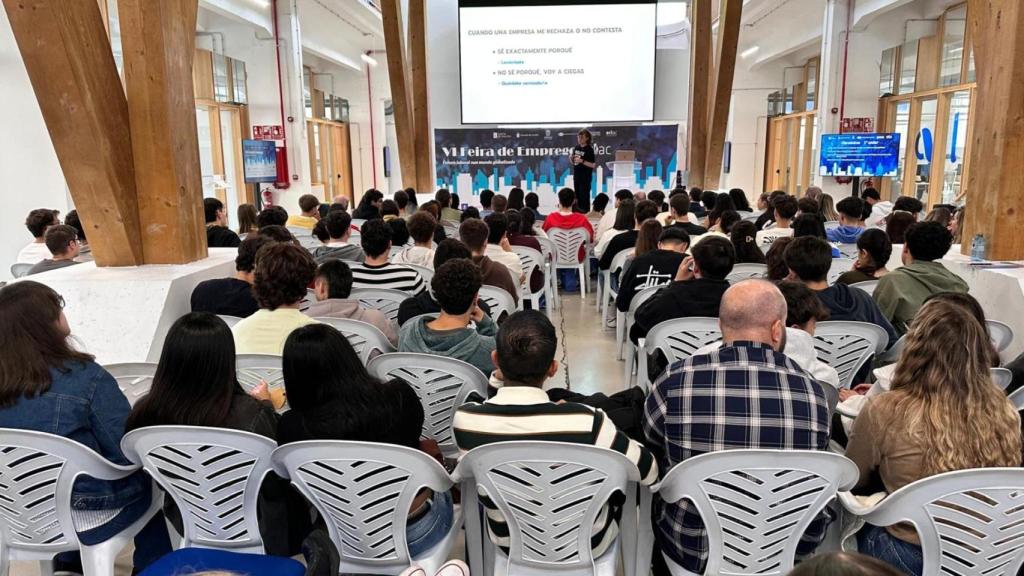 Éxito de la VI Feira de Emprego de ERLAC en A Coruña.
