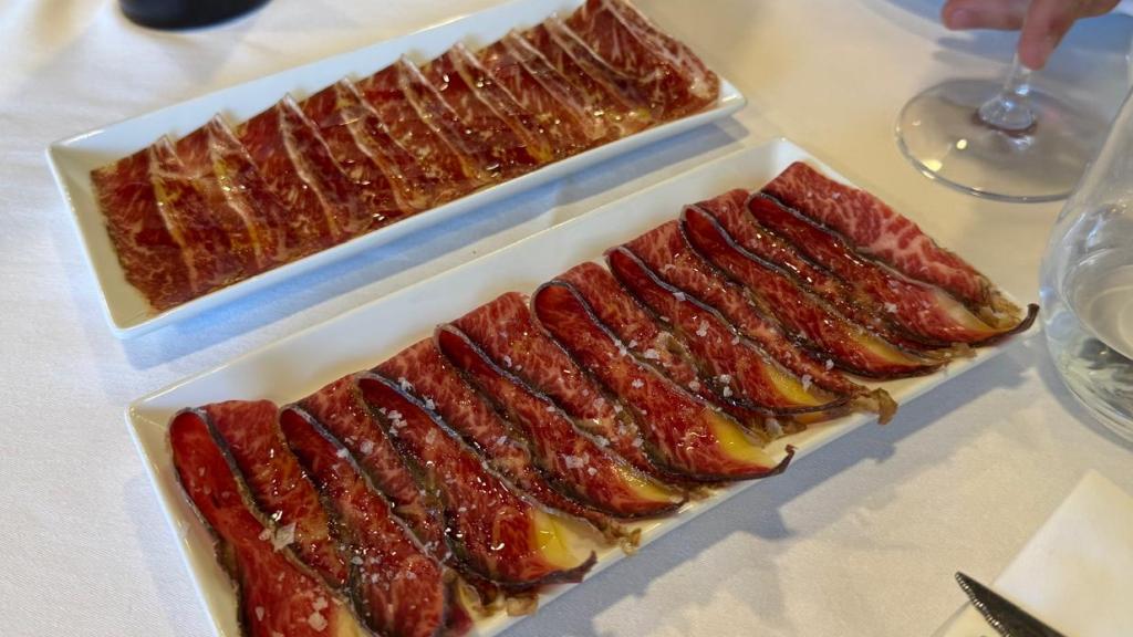 Plato de picaña y cecina.