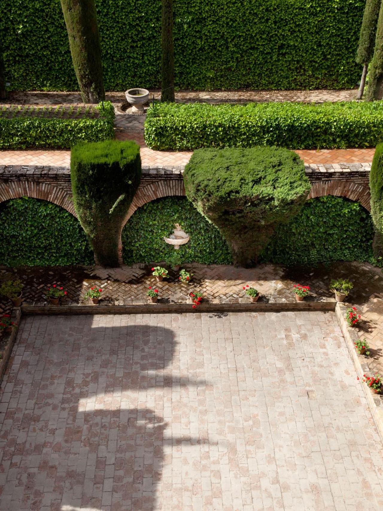 Fernando Palazuelo y la actriz peruana Micaela Belmont han celebrado su fiesta prenupcial en el palacio Galiana, en Toledo, a orillas del río Tajo.