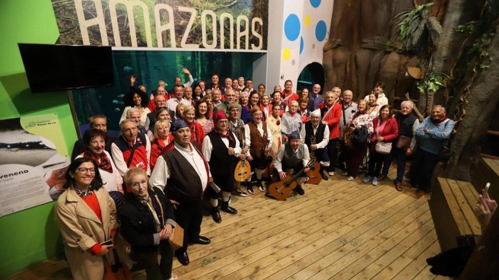 Ofrenda floral subacuática del Acuario de Zaragoza
