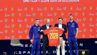 El presidente de la Junta, Alfonso Fernández Mañueco, participa en el acto de presentación del patrocinio de 'Tierra de Sabor' a la Selección Española de Fútbol.