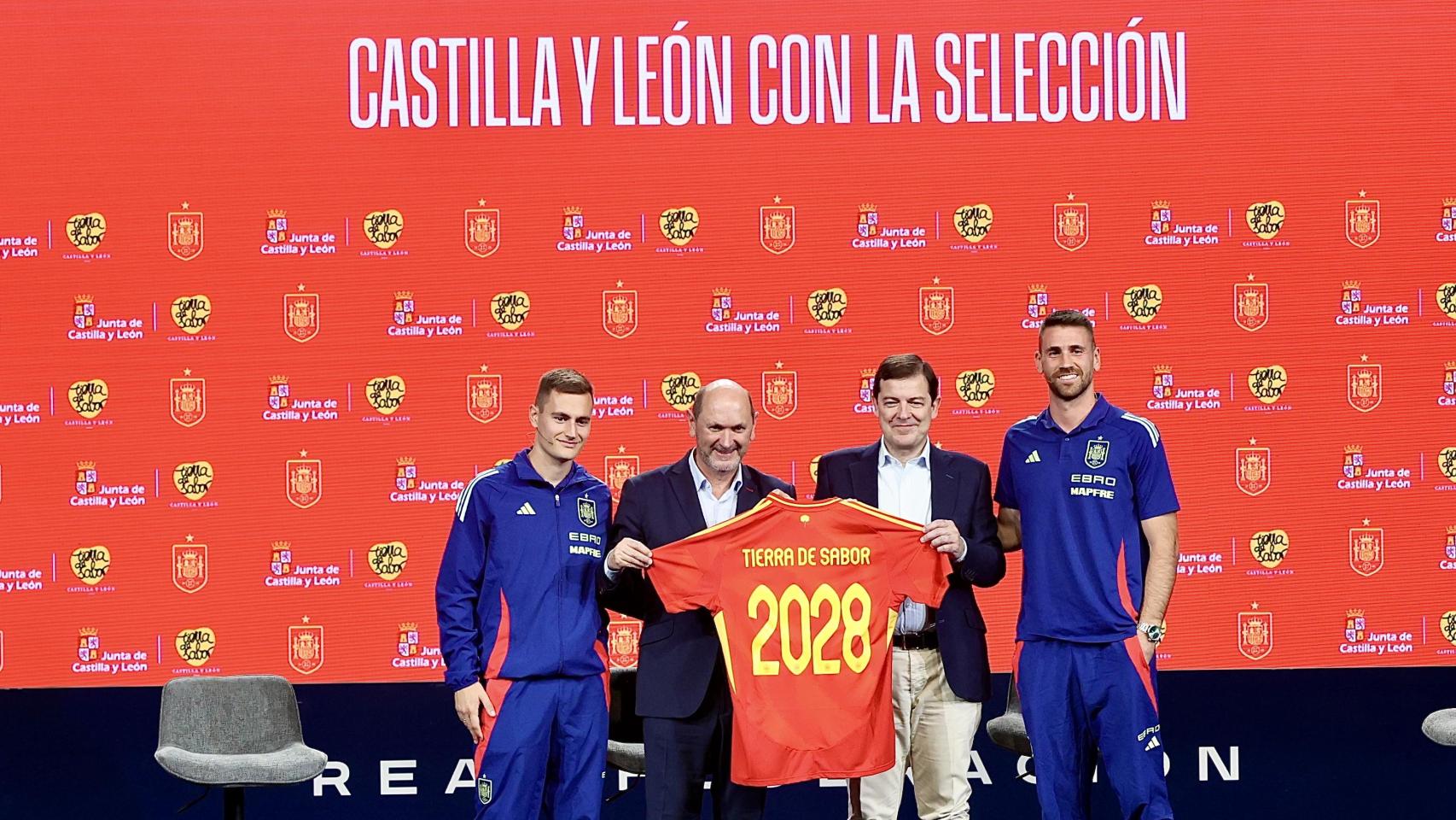 El presidente de la Junta, Alfonso Fernández Mañueco, participa en el acto de presentación del patrocinio de 'Tierra de Sabor' a la Selección Española de Fútbol.