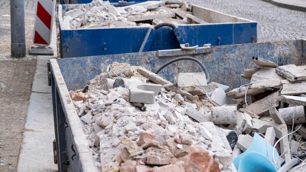 Residuos de construcción tras la demolición de un edificio.