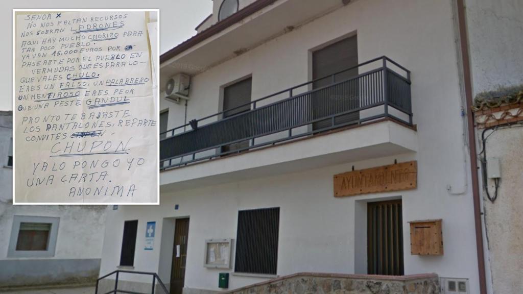 El Ayuntamiento de Saldeana y una de las cartas con amenazas que recibió el alcalde