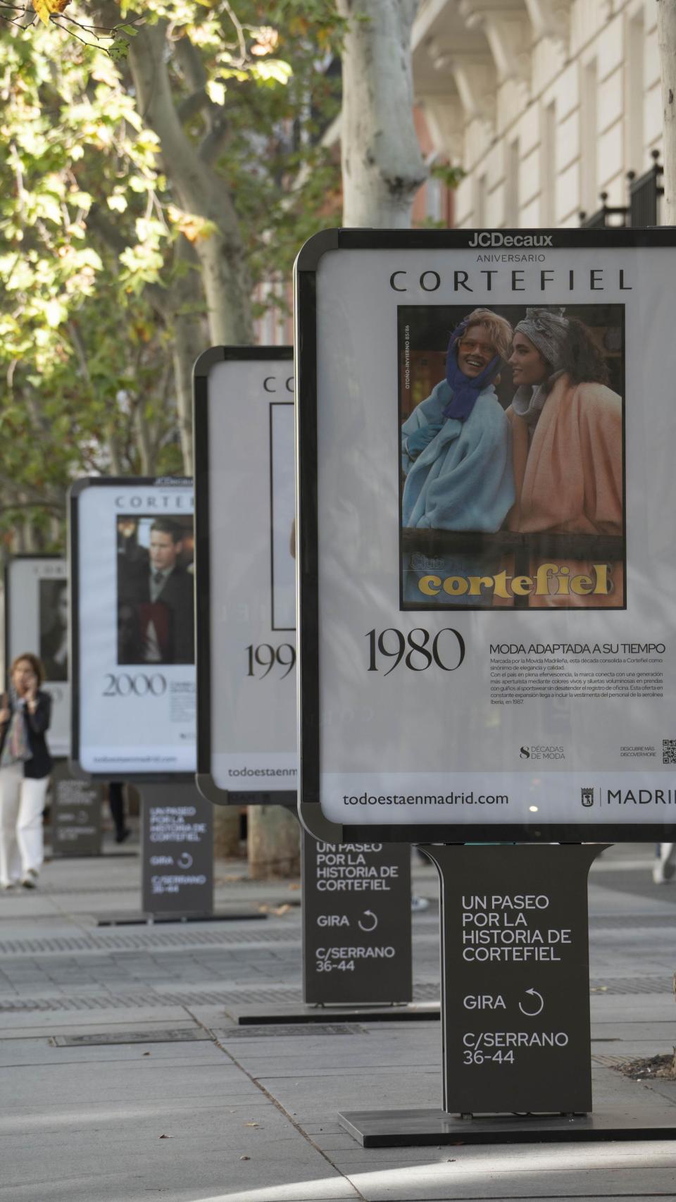 La exposición vista en perspectiva desde la esquina de Serrano con Goya.