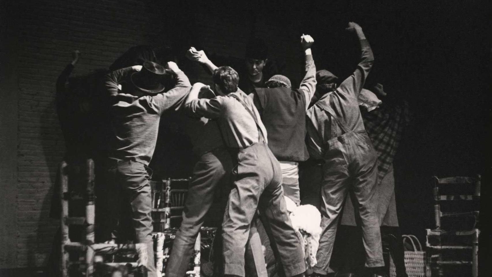 Proceso por la sombra de un burro, de la compañía Tei (1965). Foto: Legado Francisco Vidal / Archivo CDT