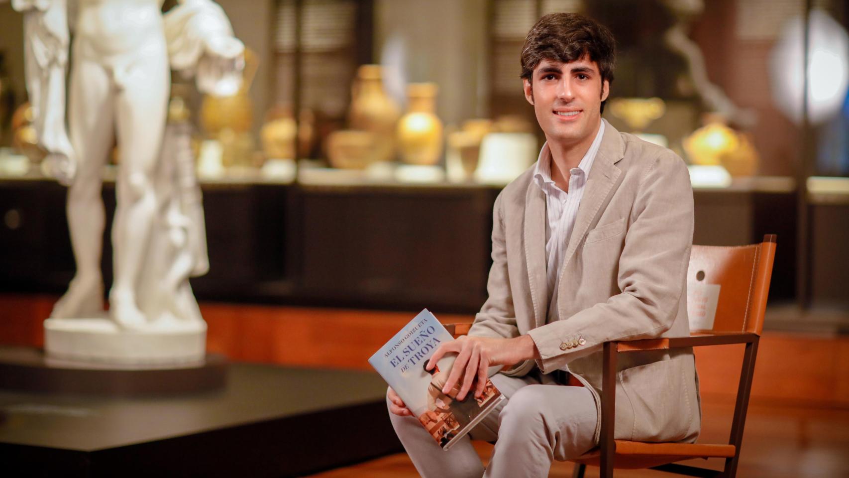 Alfonso Goizueta, finalista del Premio Planeta con 23 años: "Mi sueño es escribir. Llega a ser una obsesión, pero lo admito"