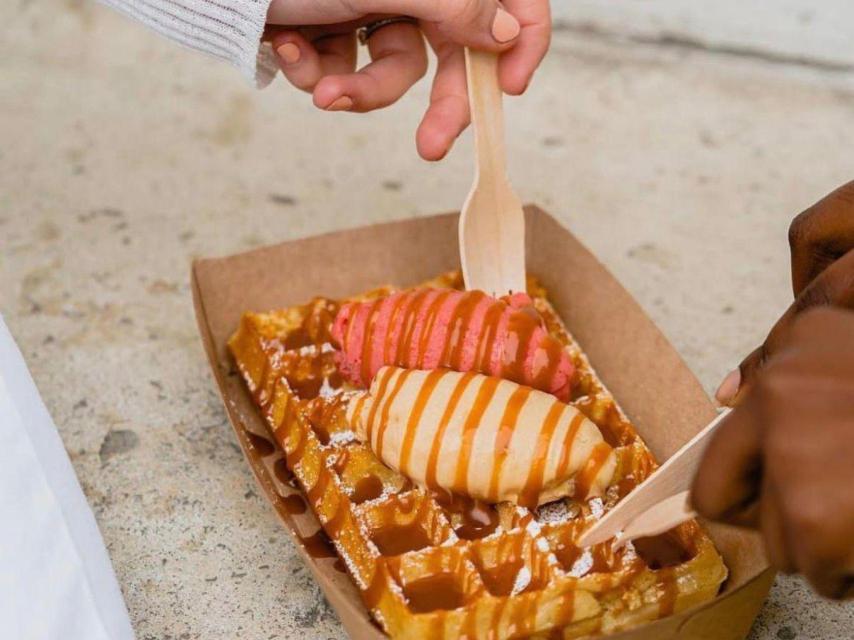 Un gofre con helado de Amorino.