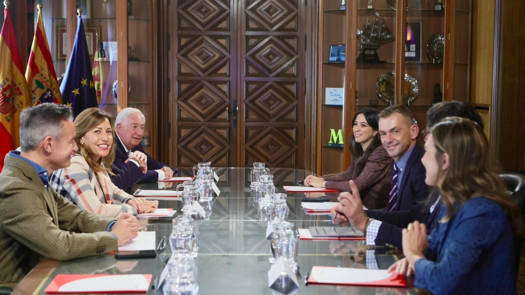 Imágenes de la reunión mantenida esta mañana en el Ayuntamiento de Zaragoza.