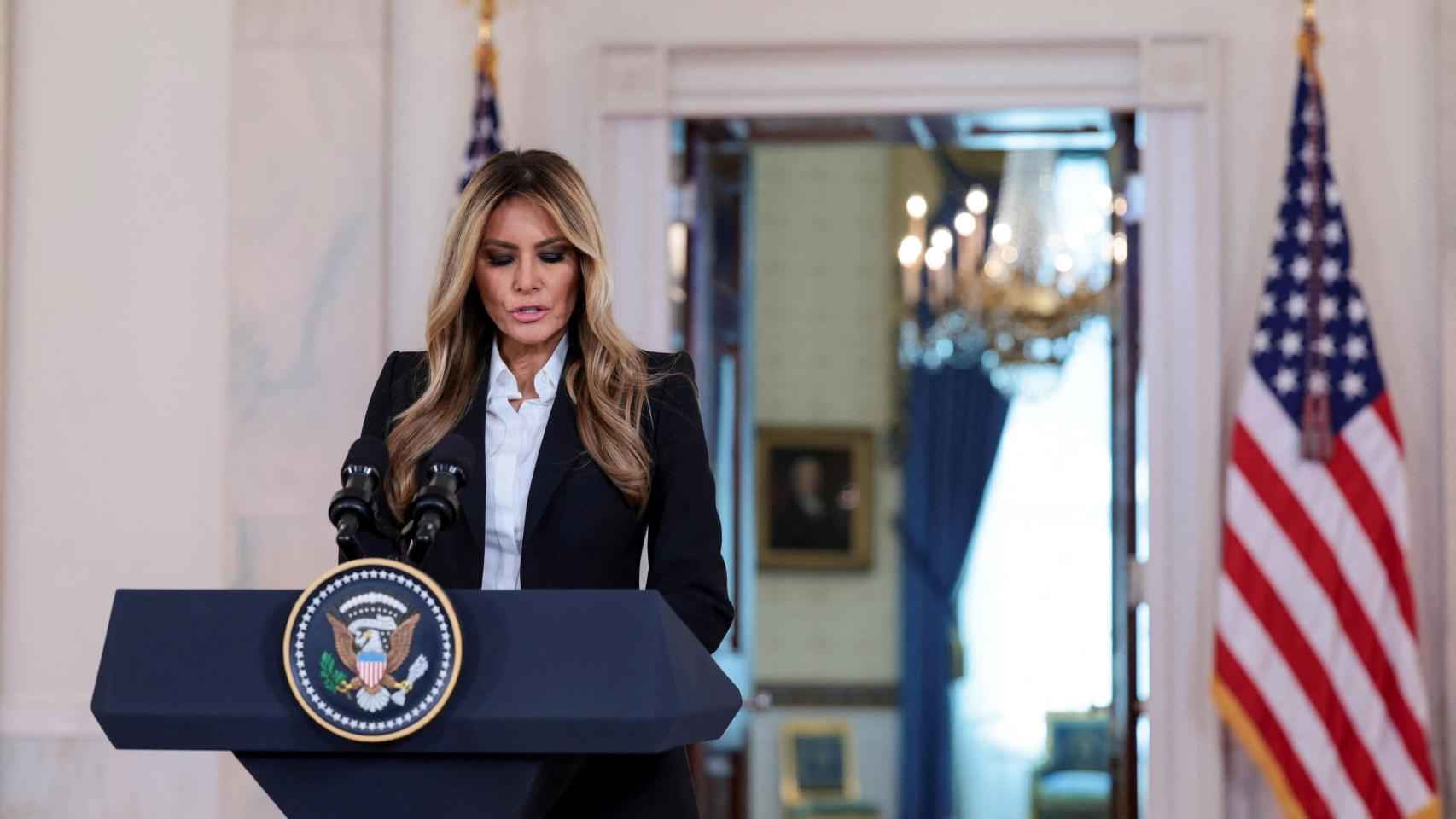 La primera dama estadounidense, Melania Trump, durante su anuncio este viernes desde el Gran Vestíbulo de la Casa Blanca en Washington.