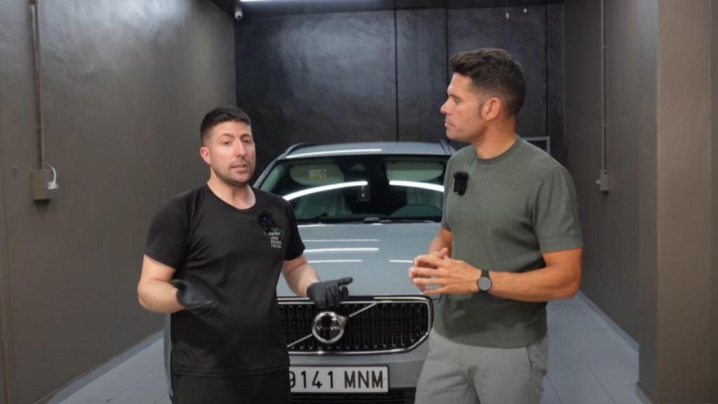 Entrevista entre Manuel, dueño de un negocio de lavado de coches, y Adrián G. Martín, creador de contenido.