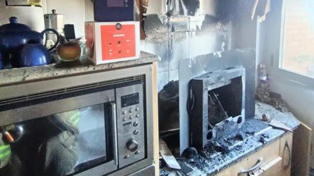 Imagen del incendio en la cocina de una vivienda en Valladolid