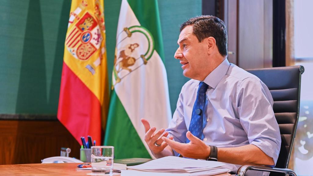 El presidente de la Junta de Andalucía, Juanma Moreno, durante la entrevista a EL ESPAÑOL.