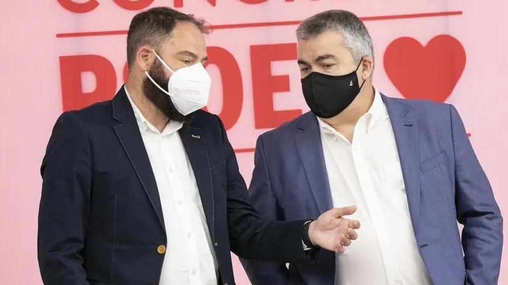 Mariano Moreno, exgerente del PSOE, y Santos Cerdán en el Congreso Federal del PSOE en Valencia en 2021.