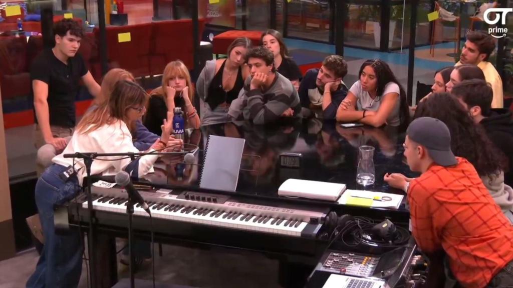 Noemí Galera con los participantes de 'OT 2025'.